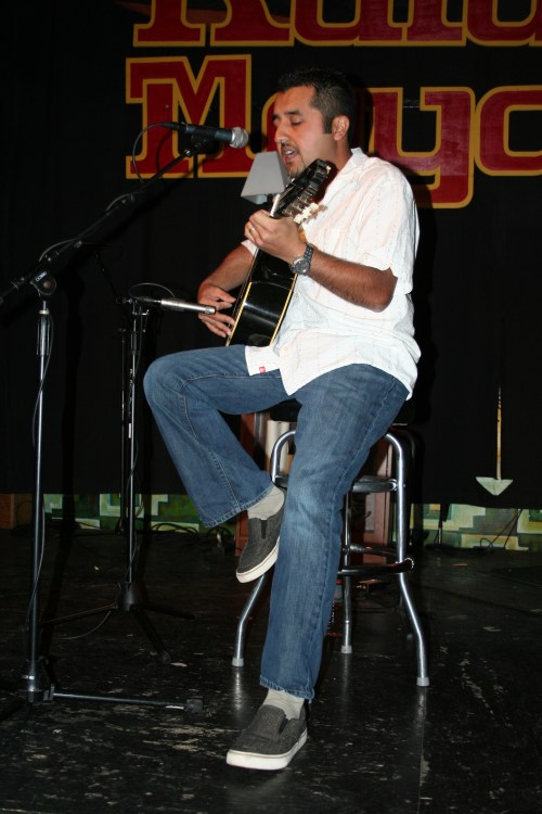 Del Zapoteco al español, del español al corazon de la gente.